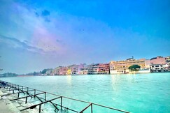 Bansal Guest House - 20 Steps Away from River Ganga