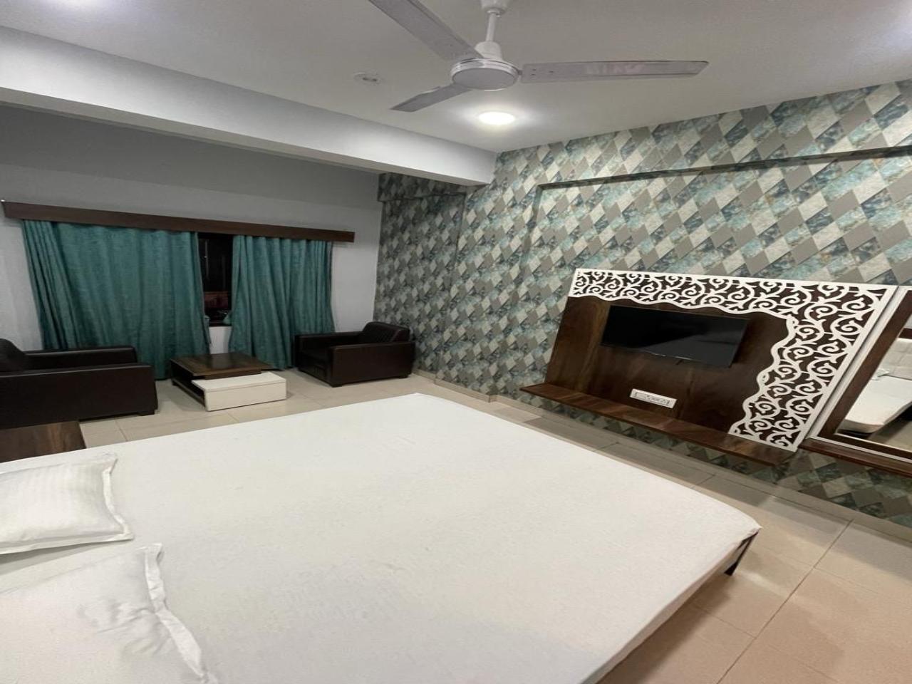 HOTEL MAULSHREE AND RESTAURENT - Tap to explore photos