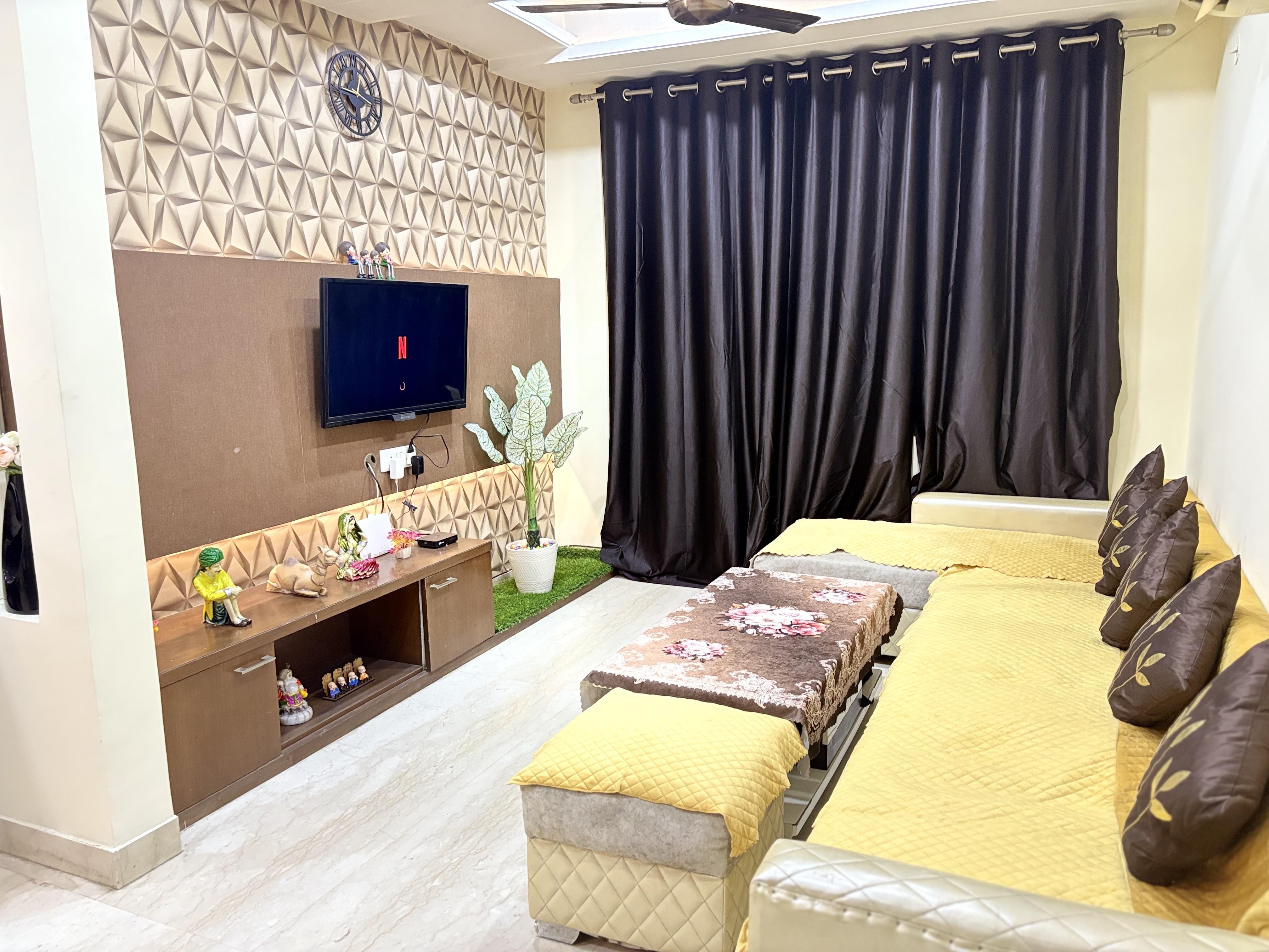 Urban Oasis Modern 3BHK Sandy Cafe w Balcony View - Tap to explore photos
