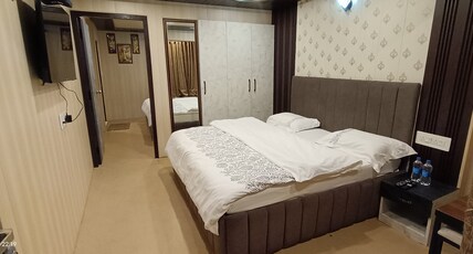 LAKE VIEW HOMES NAINITAL Room Type - DELUXE FAMILY ROOM(TWIN CONNECTED)