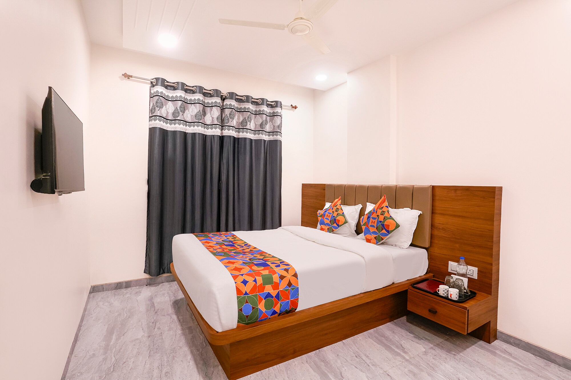 FabHotel Vishwas - Tap to explore photos