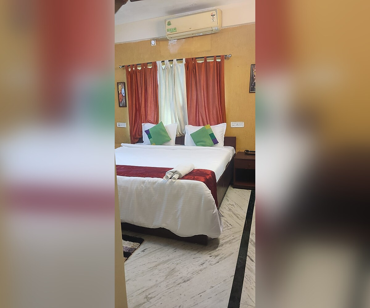RS Regency Homestay in the heart of Newtown - Tap to explore photos