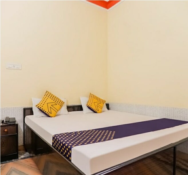 Hotel Qureshi - Tap to explore photos