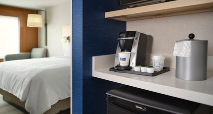 Holiday Inn Express & Suites Lockport, an IHG Hotel Room Type - 1 King Standard Comm Access Roll Shower