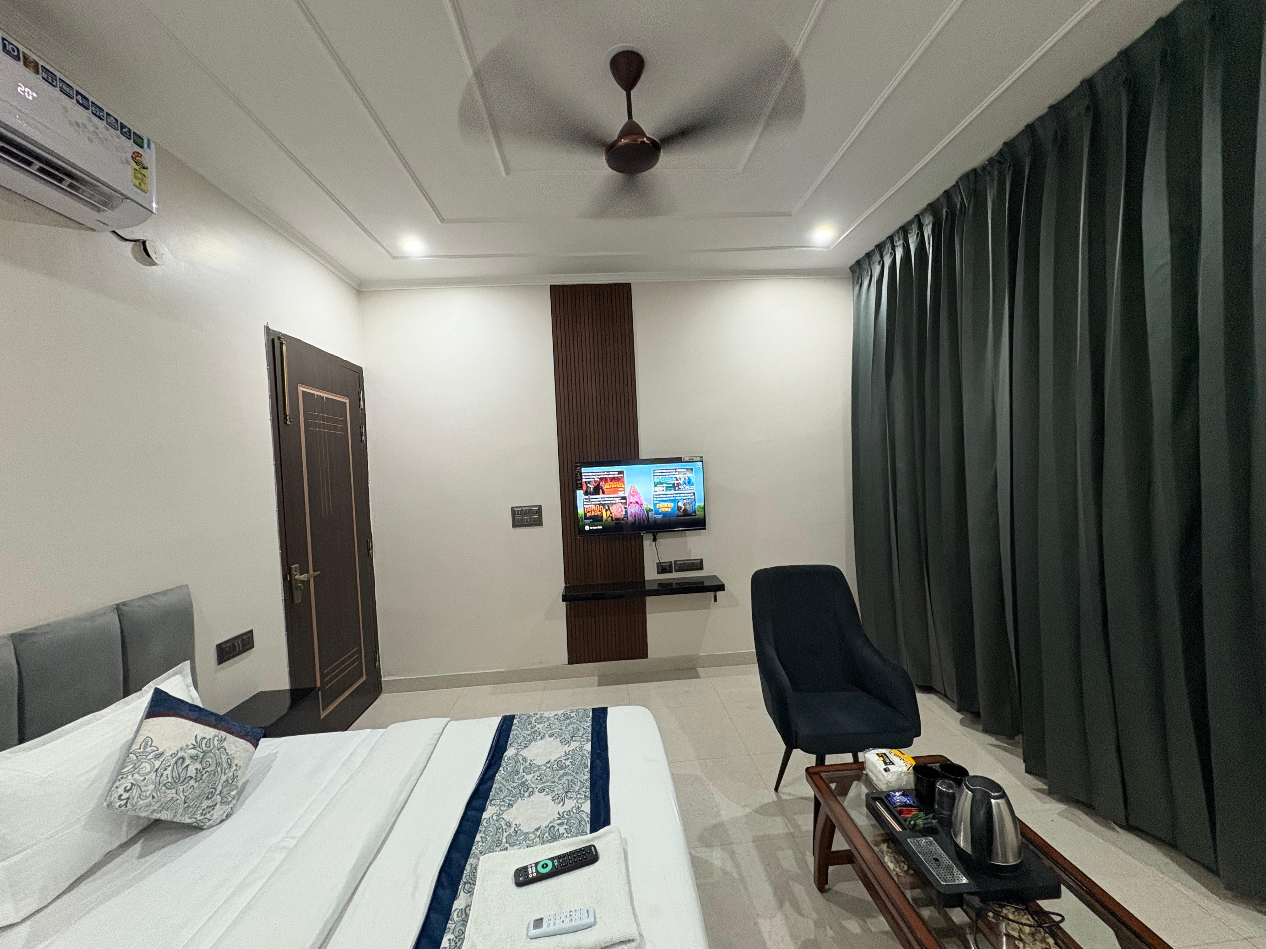 Radiant Blu Hotel - Anthurium & Sector 70 - Tap to explore photos