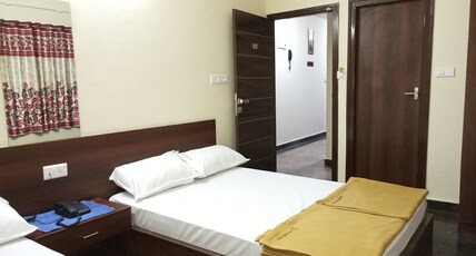 Sapphire Stay Room Type - Deluxe Triple Room with AC