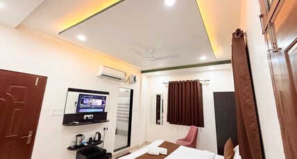 Hotel Aastha Inn Room Type - Executive Room with attached bathroom and Free WiFi
