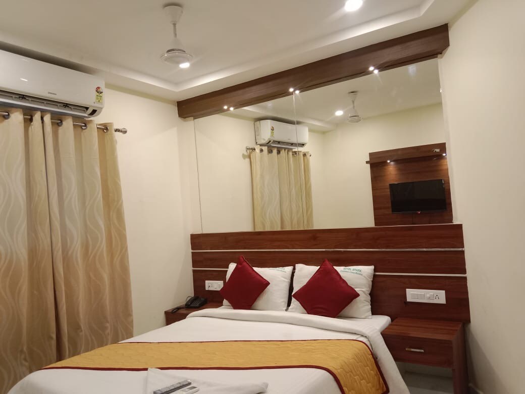 HOTEL SPARK - Tap to explore photos