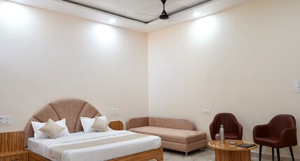 Hotel Entry Point Room Type - Deluxe Double Bed Room