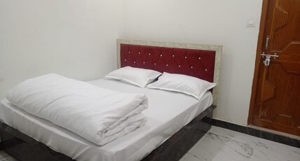HARI GIRDHAR HOME STAY Room Type - Bedroom 2
