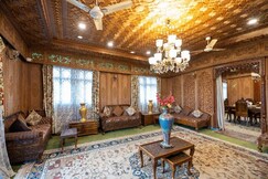 Royal Heritage Houseboats