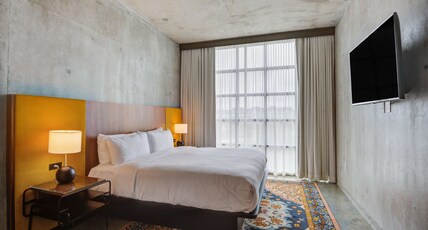 Nylo Dallas Plano Hotel, Tapestry Collection by Hilton Room Type - 1 KING MOB ACC W  RI SHWR