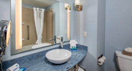 Holiday Inn Express Hotel & Suites Modesto-Salida Room Type - 2 Queen Beds Suite Addl Living Area