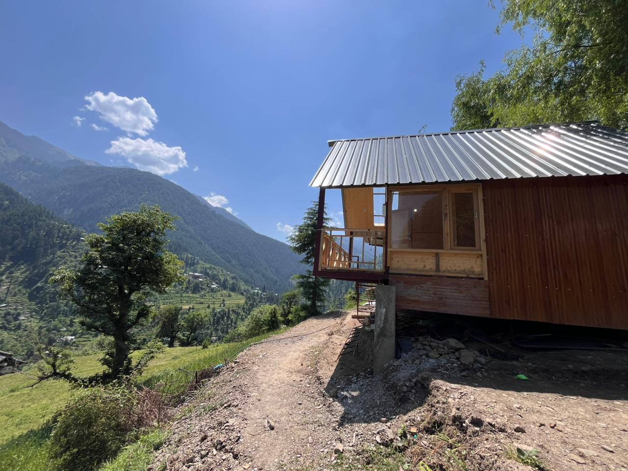Cozy Nook Cottage Jibhi - Tap to explore photos
