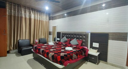 Chirag Hotel & Restaurant Room Type - Deluxe Room