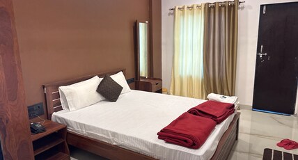 Aarya Lodge and Restaurant Room Type - 105 AC