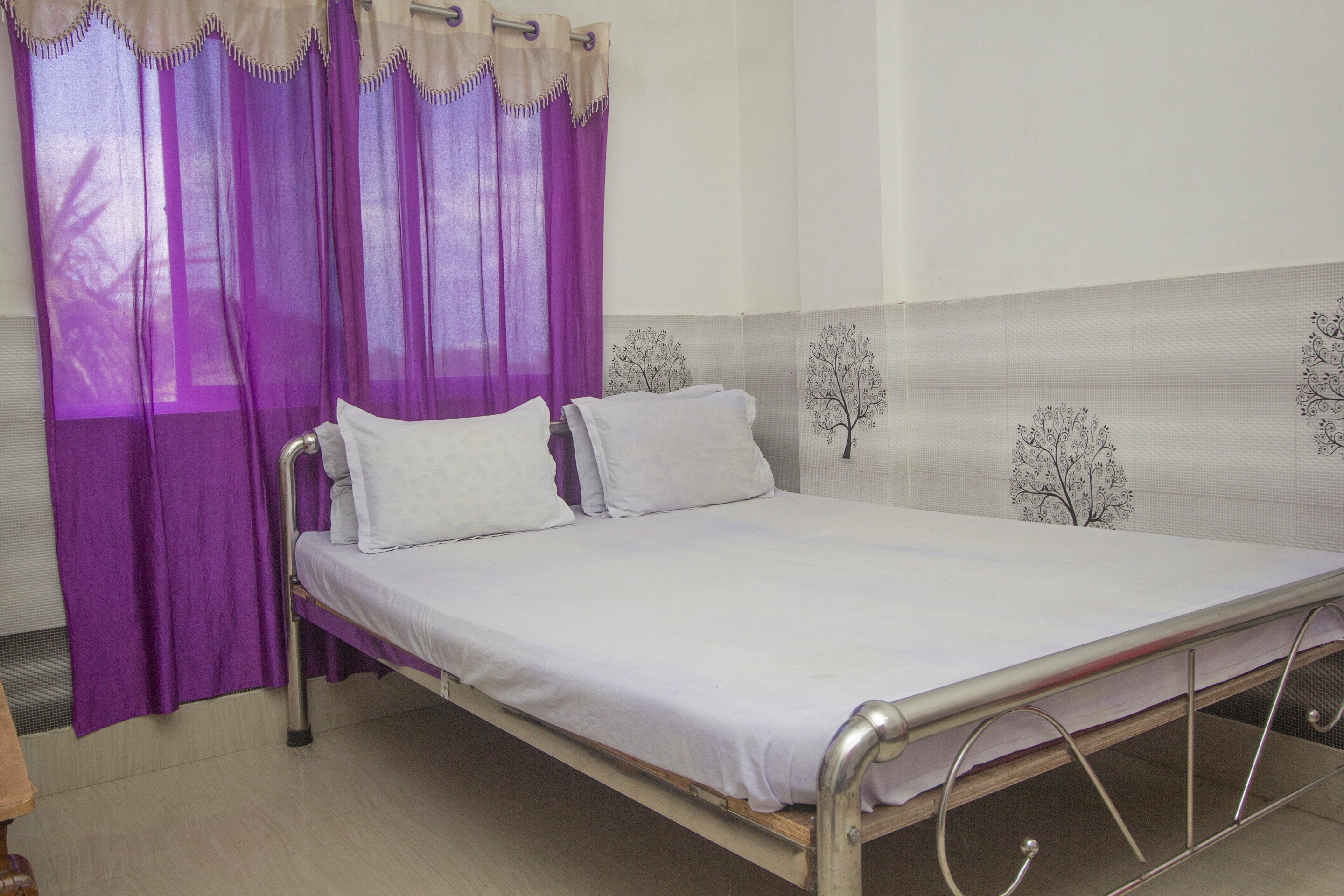Hotel O Kanchanjanga Tourist Lodge - Tap to explore photos
