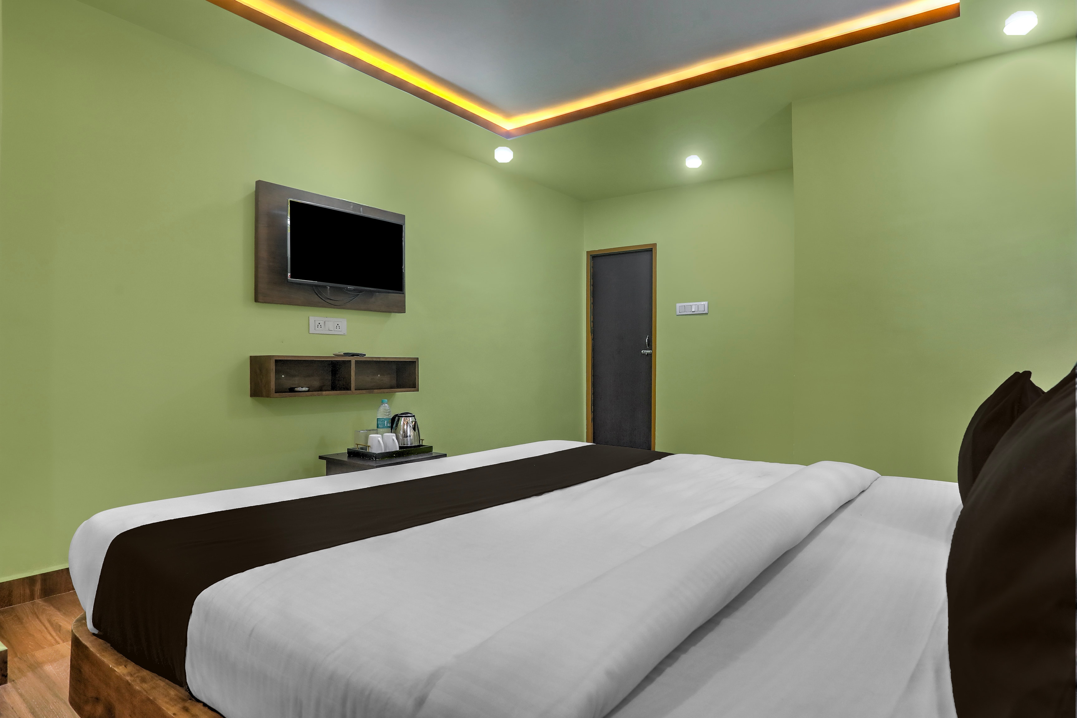 SPOT ON Hotel Blue Diamond Inn - Tap to explore photos