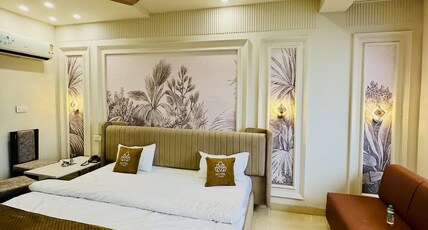 HOTEL H PLUS Room Type - City View King Bed Room