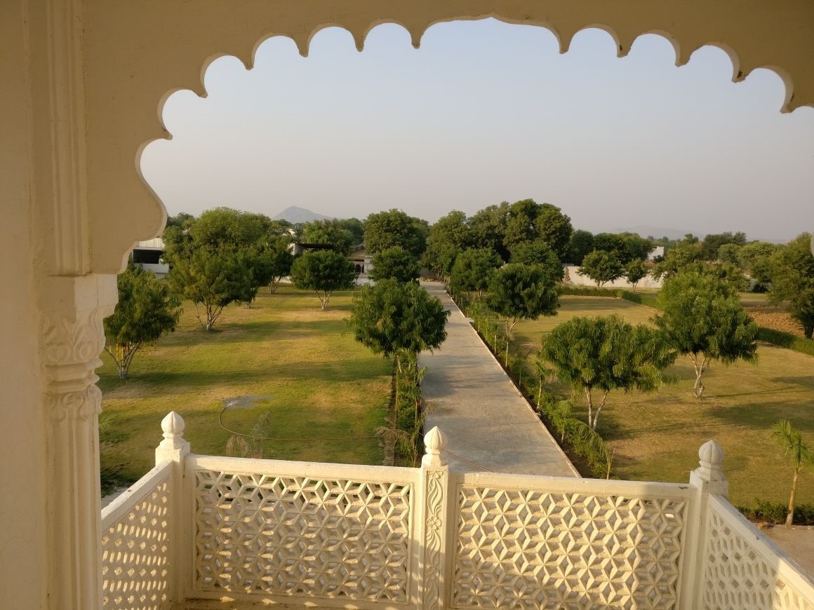 Tej Mahal Palace Bandikui - Tap to explore photos