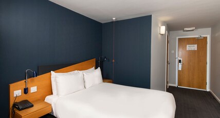 Holiday Inn Express PETERBOROUGH Room Type - 1 Double Accessible with Free Hot Breakfast Holiday Inn Express PETERBOROUGH Room Type - 1 Double Accessible with Free Hot Breakfast