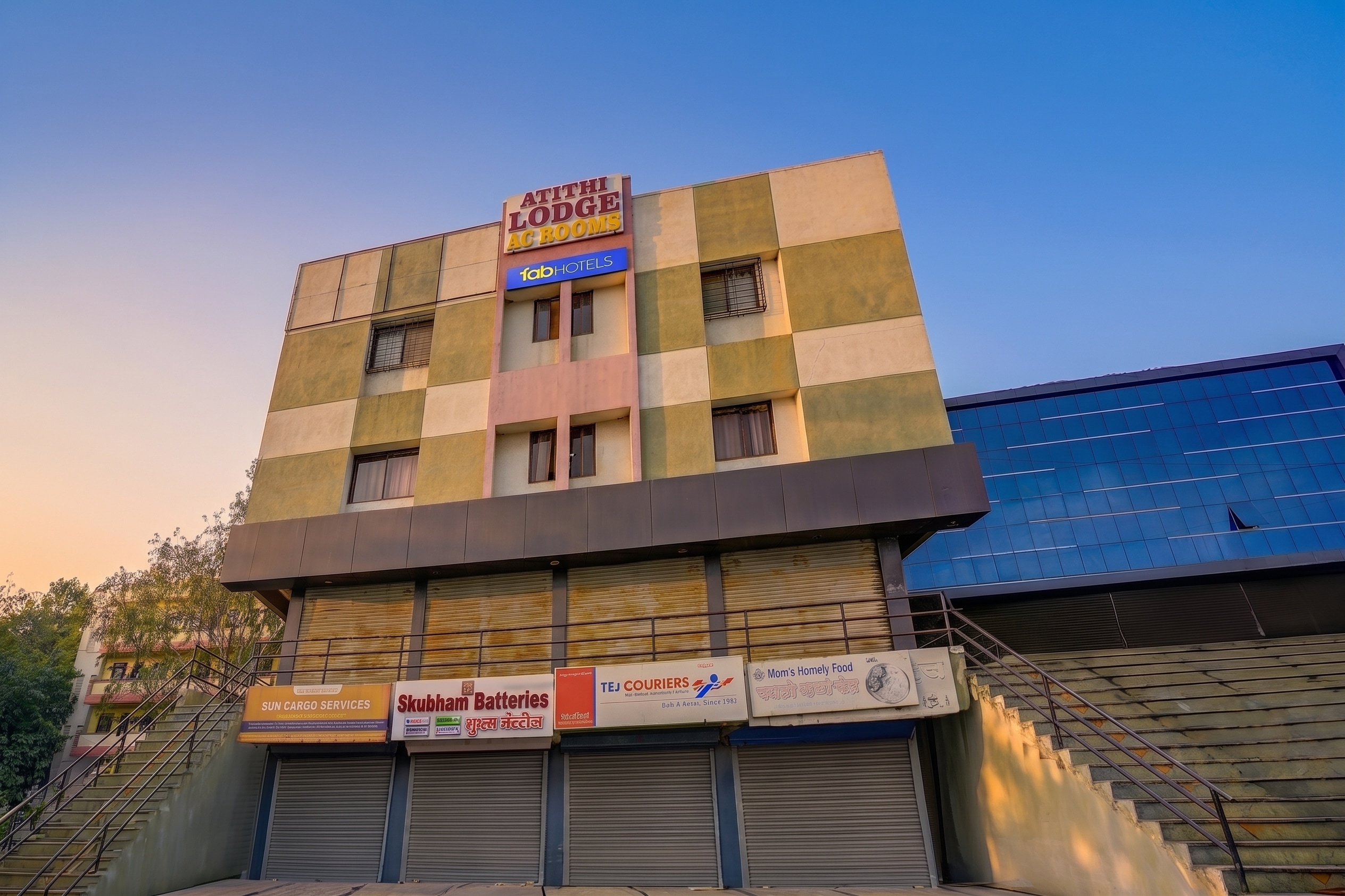 FabHotel Wagholi Inn - Tap to explore photos