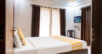 Shree Krishna Stay Room Type - Deluxe AC Room