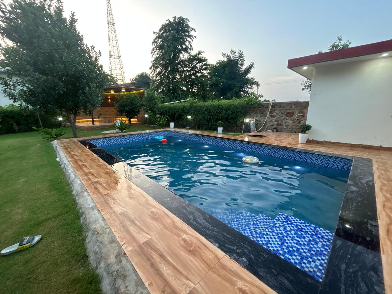 Aravali Farm Gurgaon - 3 Bedroom Villa with Lawn Barbeque Grill and Private Pool - Tap to explore photos