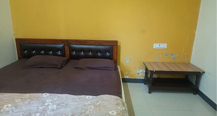 Girdhar Palace Room Type - Non Ac Deluxe Room