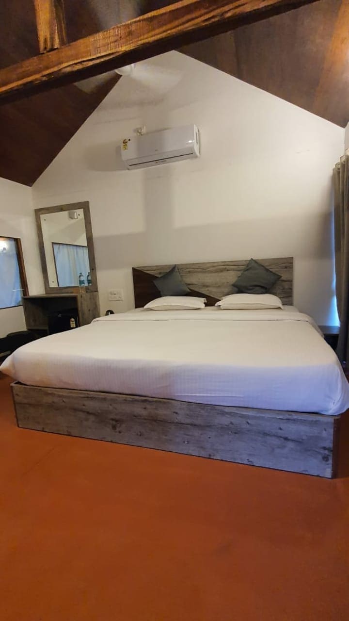 Camp 21 Beach Holiday Homes | Rooms & Wi-Fi - Tap to explore photos