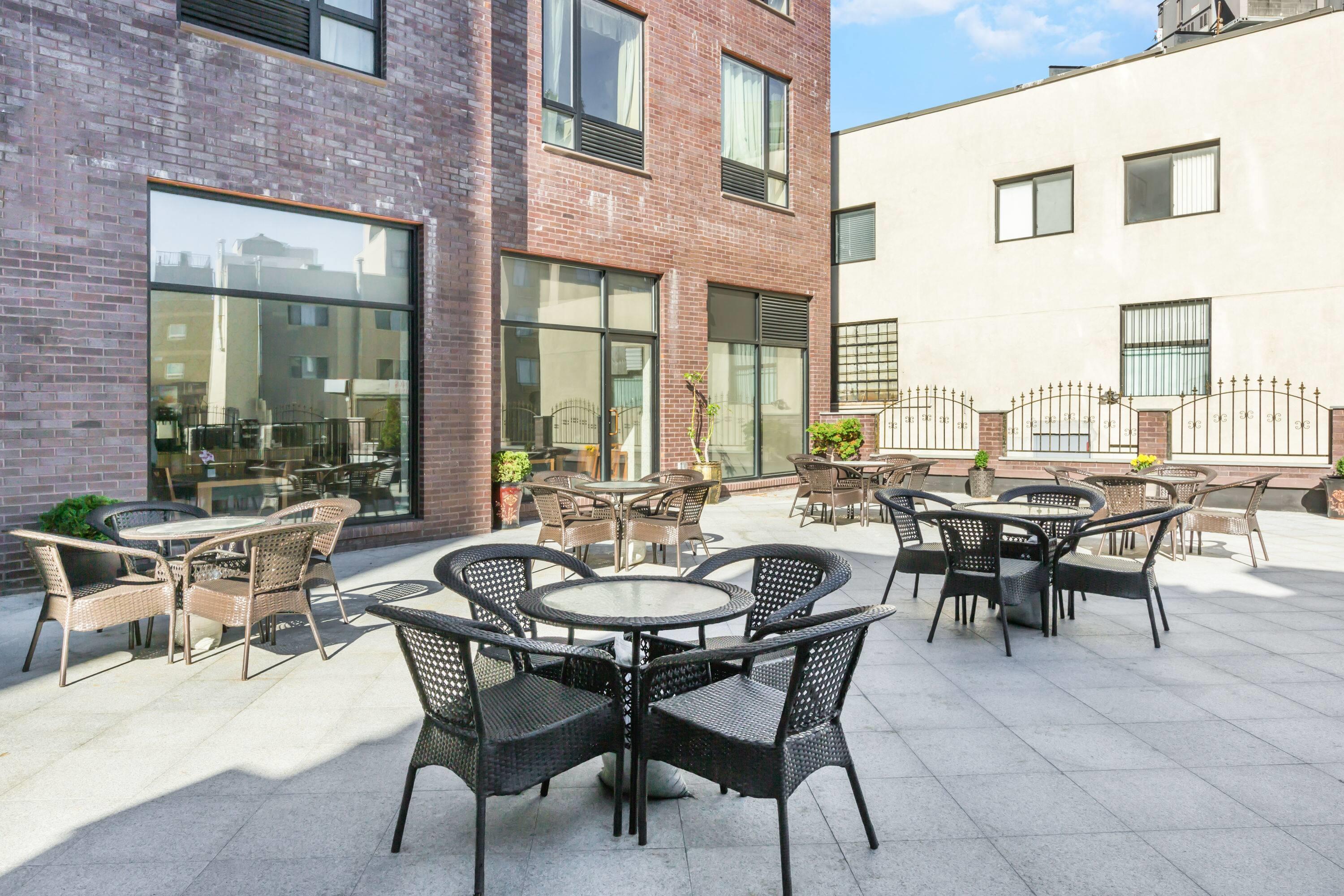 Ramada by Wyndham Flushing Queens - Tap to explore photos