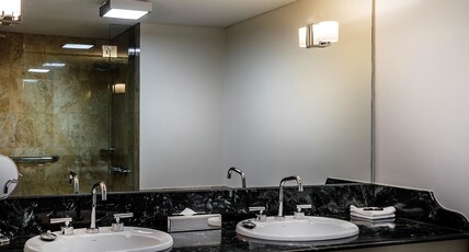 Pullman Brisbane King George Square Room Type - Deluxe King Balcony