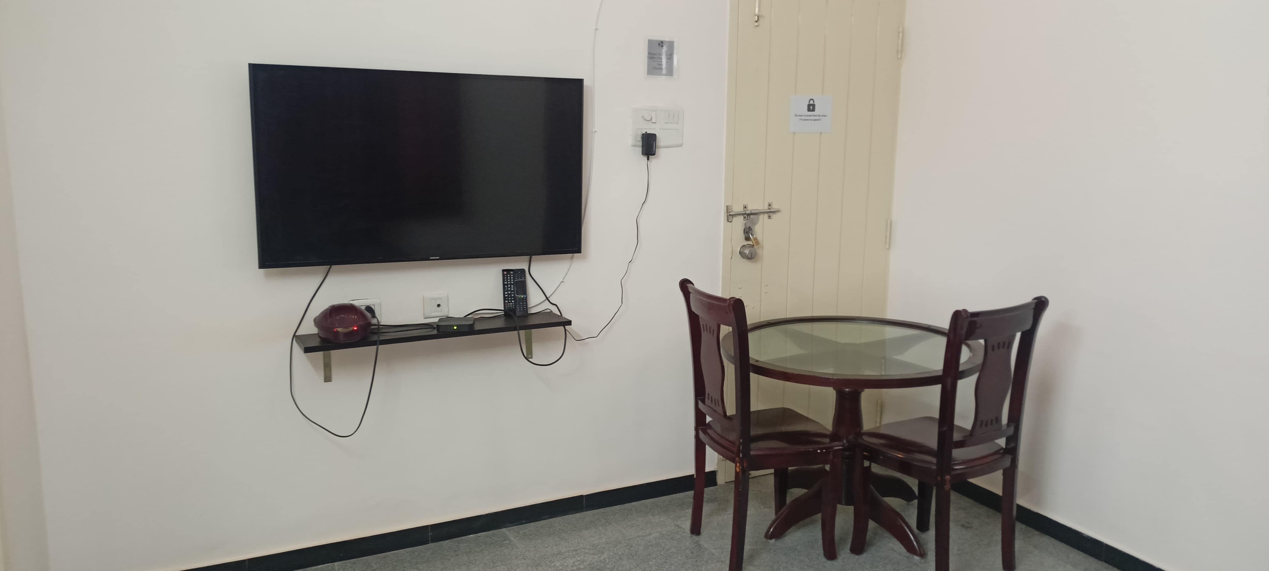 SAN4 - Private Single Bedroom Flat @ Egmore - Tap to explore photos