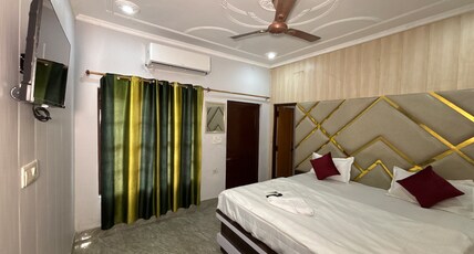 Shri Shyam Cafe & Hotel Room Type - Super Deluxe Double Bed