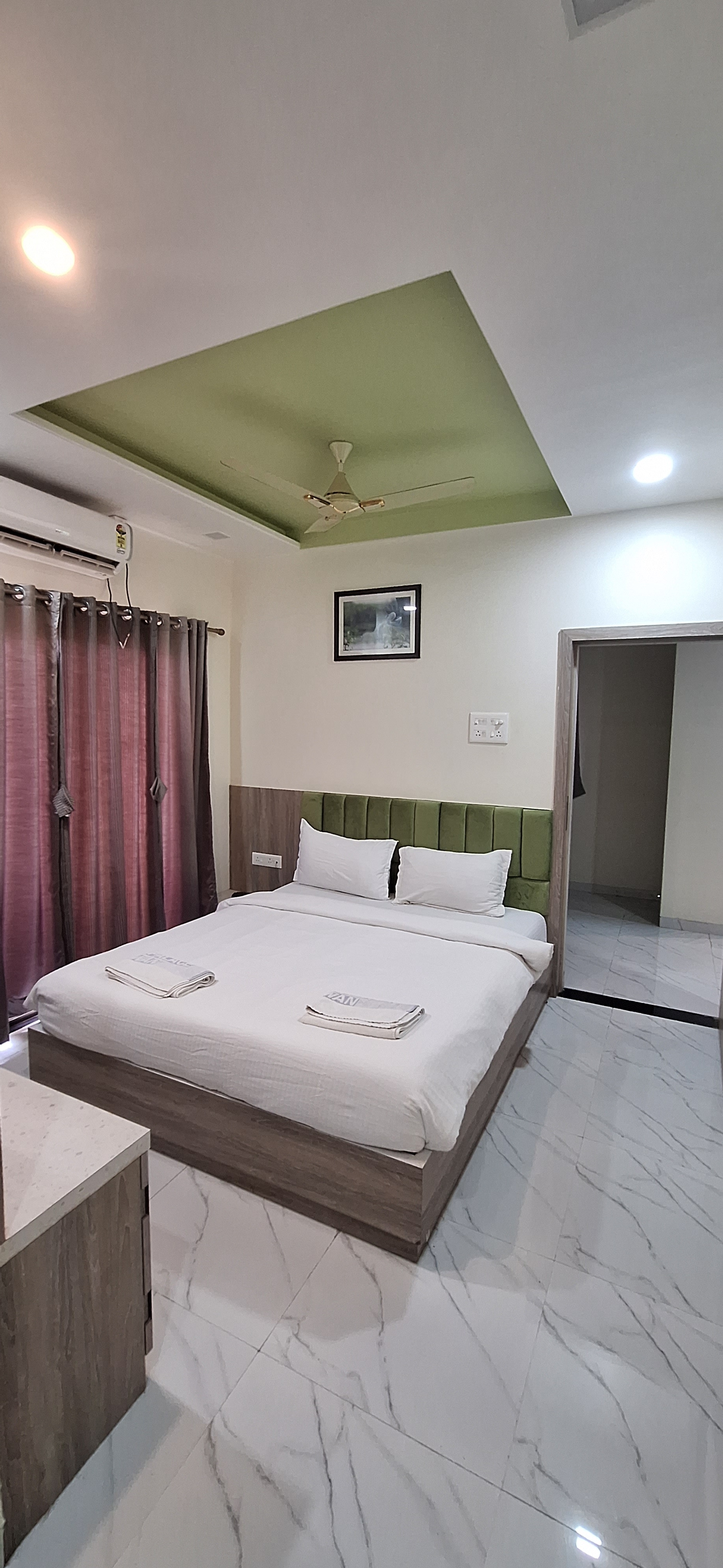 Bhigwan - Suyash Palace And Lodge - Tap to explore photos