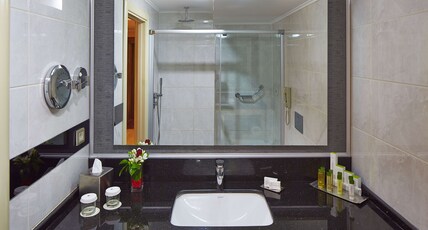 Doubletree By Hilton Hotel Izmir - Alsancak Room Type - KING GUEST ROOM