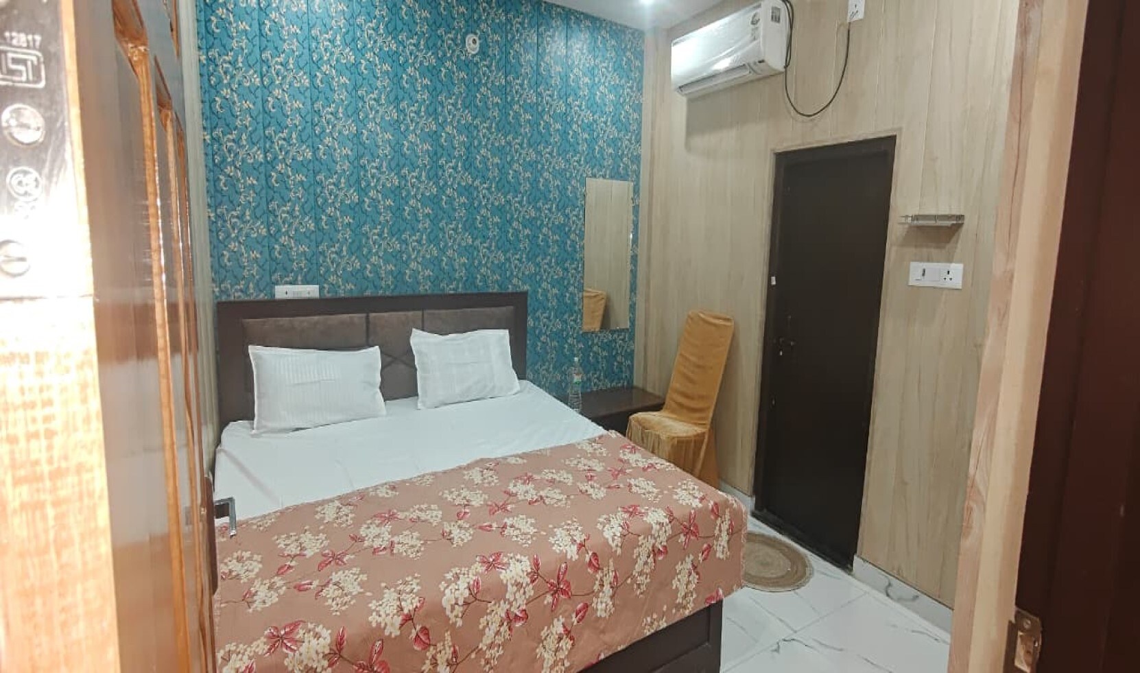 Shree Mani Guest House - Tap to explore photos