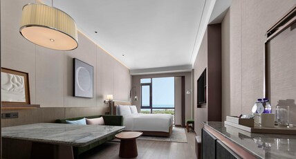 DoubleTree by Hilton Yantai Golden Coast Hotel & Suites Room Type - KING ROOM SEA VIEW - HIGH