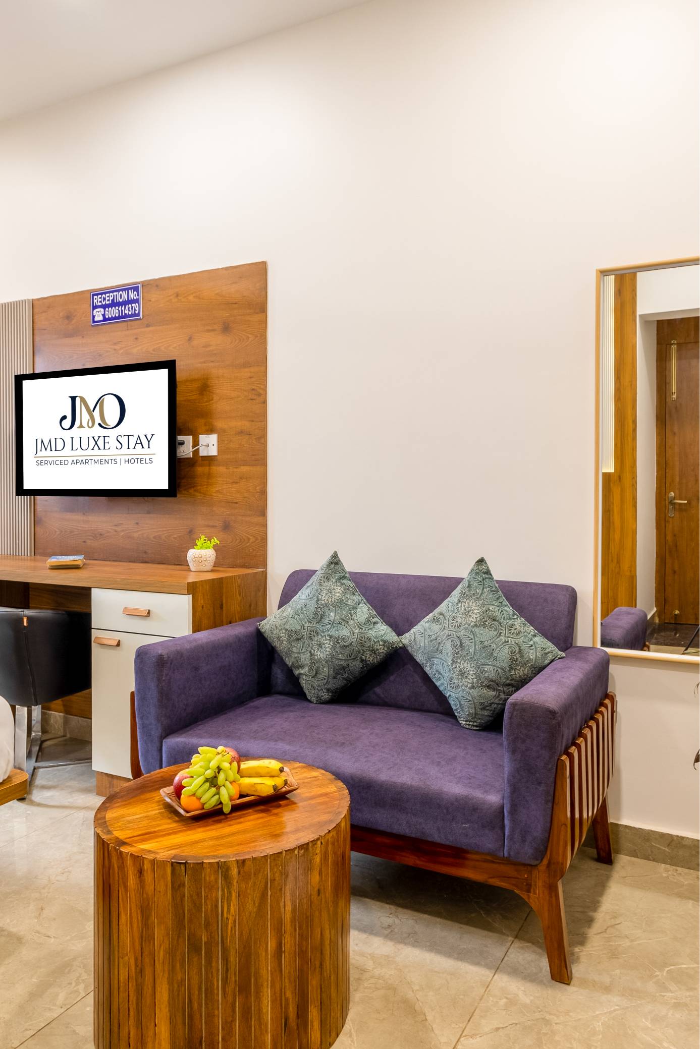 JMD LUXE STAY, DLF Phase 1, Golf Course Road - Tap to explore photos