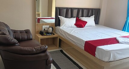 Shinning sand Beach Resort Room Type - Deluxe Room with King Bed and Balcony