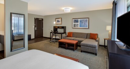 Staybridge Suites - Benton Harbor-St. Joseph Room Type - 1 Queen Studio Suite Communications Accessible