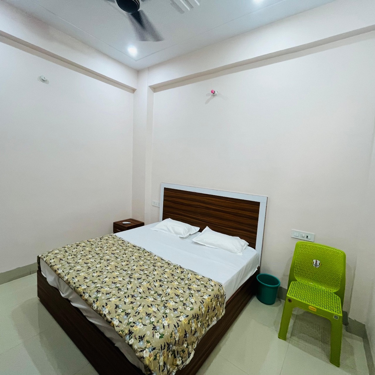 SHREEJEE HOTEL - Tap to explore photos