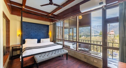 Echor Himalayan Aurum Manali Room Type - Premier Jacuzzi Room with Balcony (Mountain View)