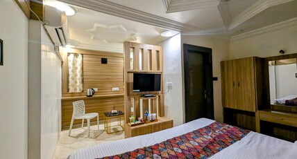 The Vibs International hotel Room Type - Signature Room