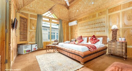 Luxury Prince of Kashmir Room Type - Saffron Luxury Room