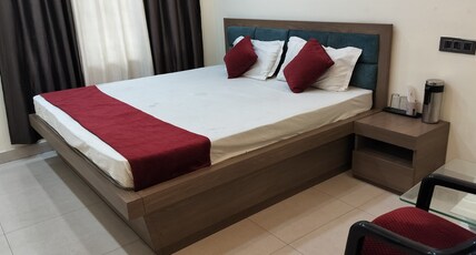 R. N Residency and Banquet Room Type - Deluxe Room