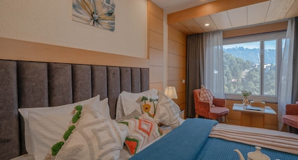 Perfectstayz Premium Mall Road Room Type - Executive Room with Valley View and room heater Perfectstayz Premium Mall Road Room Type - Executive Room with Valley View and room heater