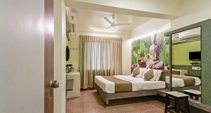 MANNARS RESIDENCY Room Type - Deluxe Double bedded AC