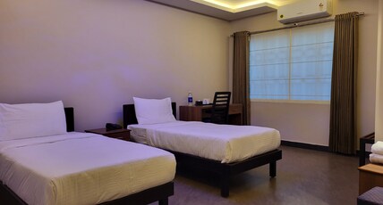 Hotel Grand Vista Room Type - Twin Bed