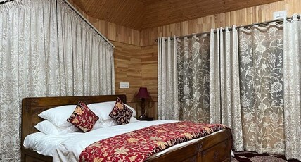 Garden of Eden | Next to Dal Lake Room Type - Super deluxe room (Dal lake side)